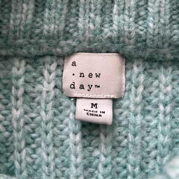 A new day aqua balloon sleeve sweater medium - Picture 2 of 2